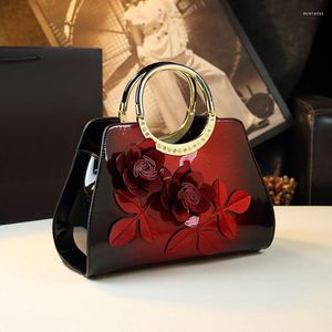 Kvällspåsar toppkvalitet verkliga läderblommor temperament elegant 2023 fanshion damer dumpling handväska designer purses sac luxe