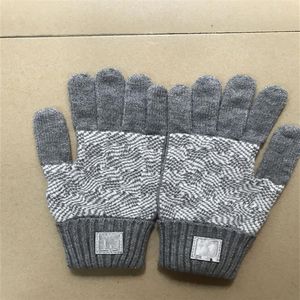 2021HH Knit Autumn Solid Color Gloves European och American Designers for Men Womens Touch Screen Glove Winter Fashion Mobile SMAR189E