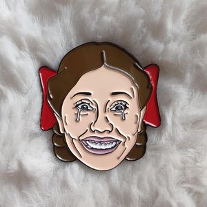 Broszki Pearl Smile Horror Movie Halloween Mia Goth Enamel Pin Bag Lapel Badge Prezent dla dzieci przyjaciół