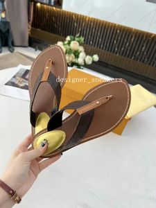 2023 DeSinger Slippers شريحة ثونغ صندال بني جلدية صندل نساء شبشب الشرائح الكبيرة الحجم 35-41 مع صندوق