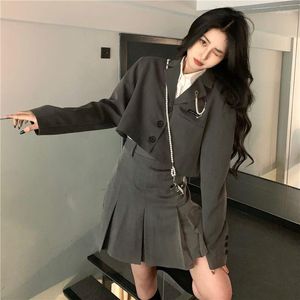 İki parçalı elbise unxx 2023 Kore tarzı üniforma takım elbise askısız ceket kadınlar bahar seksi kısa ceket pileli etek yarım üç parçalı set