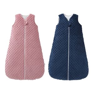 Sovsäckar vårens höst solid baby sovsäck vinter viktad född swaddle sömn säck sammet dot fleece spädbarn soversack 230923