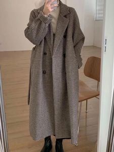 Wełniane mieszanki damskiej płaszcz dla kobiet tweed wełniany płaszcz Koreańska moda jesienna damska zimowa odzież w kratę długa kurtka elegancja biuro dama 230927