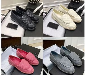 Ny designer loafers kvinnor casual skor mode platt loafers damplattform gummi sko svart glänsande riktiga läder runda huvud sneakers klänning skor