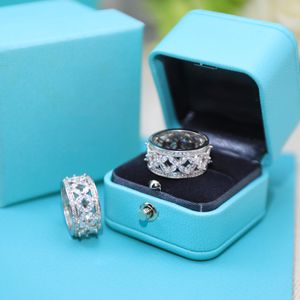 Ringdesigner ring lyxiga smycken ringar för kvinnor bokstav fast färg klassiska design ringar mode diamant stil ring julklapp smycken låda storlek 6-8 mycket bra