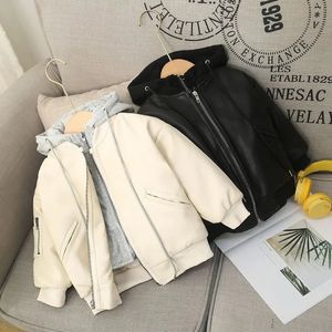 Giacche Abbigliamento per bambini Cappotto imbottito in cotone Ragazzi Addensare Autunno 2023 Nuovo Inverno Falso 2 pezzi Cerniera Giacca in pelle moda con cappuccio Romantico 230928