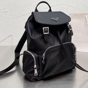 Unisex Luxury Black Backpacks Designers Nylon School Bags 중간 크기 야외 여행 어깨 가방 핸드백 큰 용량 패션 백팩 토트 백