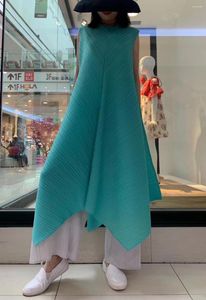 Freizeitkleider VERKAUF Mode Miyake V-Ausschnitt ärmelloses plissiertes A-Linien-Kleid AUF LAGER