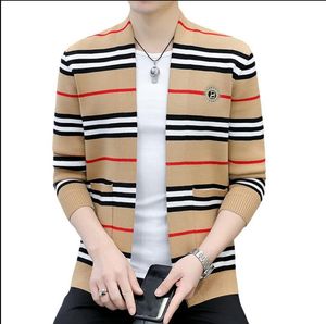 Maglione cardigan casual da uomo Maglioni giovanili a righe comodi e alla moda, vestibilità slim, maglioni da uomo, cappotti alla moda, streetwear, giacca giovane uomo