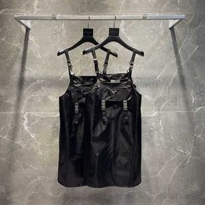 基本的なカジュアルドレスデザイナー春夏女性服の三角関数ダークシリーズリボンナイロンサスペンダースカート女性M0Al Kezs