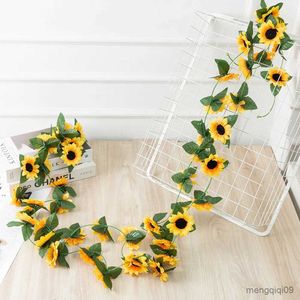 Juldekorationer Silk Solflower Vine Artificial Flowers Wall Hanging Garland Garden Fences Home Wedding Chultance Plant