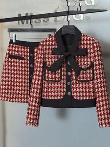 Duas peças vestido kbat primavera 2 peça conjunto mulheres vintage pequena fragrância tweed jaqueta arco casaco curto mini saia ternos francês dois conjuntos de peças 230927