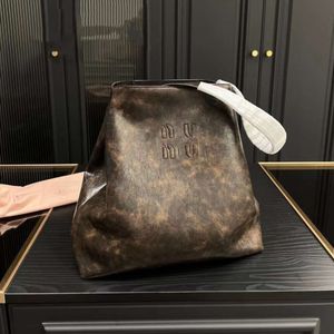 Miui Designer Bag Vintage Made Old High Version High Capacity Tote Soft Leather Women's Shopping PAG BEACE SPEL POMPER Handväskor