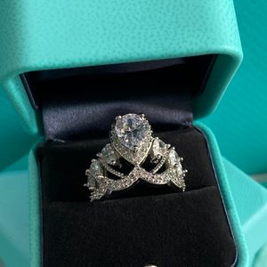 Pierścień Pierścień Pierścień luksusowe pierścionki biżuterii dla kobiet litera solid kolor klasyczny projekt projektowy pierścionki modne Diamond Pierścień świąteczny prezent obiadowy pudełko biżuterii