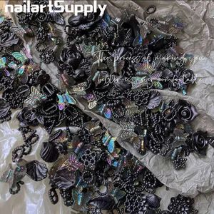 Nagelkonstdekorationer Dark Fallen Series Nail Charm 50Gbag Random Mix Black Barock Harts Manicure Parts Goth Flower Farterfly Pearl Gloss Ornament ** 230927