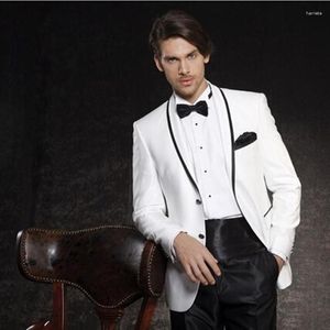 Mäns kostymer 2023 White Dinner Party Prom Groom Tuxedos Groomsmen Wedding Black Pant Mens (Jacket Pants Girdle Bow Tie)