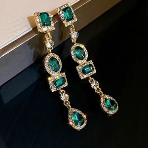 Stud moda yeşil altın uzun inci püskül damla küpeler kadınlar için vintage mücevher partisi düğün moda sallangısı 230928