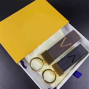디자이너 키 체인 오래된 꽃 Dragonne Leather Keyring Bag Charms Fashion Gold 도금 액세서리 키 버클 격자 무늬 자동차 키 체인 유니 시즈 렉스 PJ047