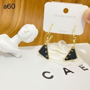 18k Gold Crystal Drop Earrings Black Luxury Love Stud örhängen Ny Charm Love Gift Earrings Autumn Luxury Designer Brand Jewelry