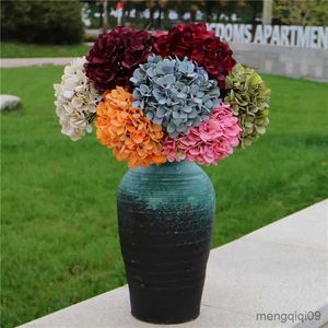 Decorazioni natalizie Nuovi fiori artificiali Bouquet di ortensie in seta vintage Vaso per piante decorative per matrimoni per la decorazione del giardino domestico di Natale