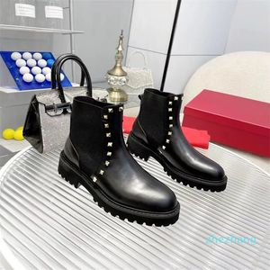 2023-Boot Luxury Designer Woman Heeled Short Booty Ankel Boot Black Leather Studded Designer 20mm Low Heel Round Toe gummisulplattform