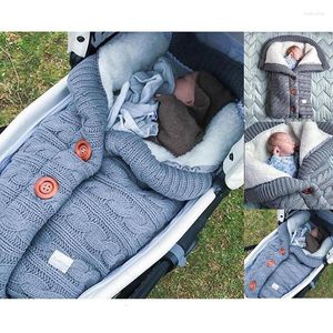 Filtar baby vinter varma sovsäckar spädbarn knapp stickad swaddle wrap swaddling barnvagn