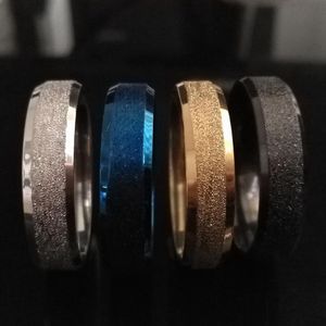 Novo 50 peças anéis de banda de aço inoxidável mistura de cores superiores 6mm moda masculina anéis de casamento clássicos homens mulheres conforto ajuste codorna2427