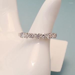 Pierścienie klastra Aeaw 18k biały złoto okrągły cut 7pcs Diamond D Color vs 0,56CT LAB ROLN BELOWNY PIERŚCIEŃ REAL Fine Fine