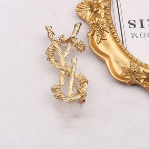 Lüks Kadın Tasarımcı Marka Mektubu Broşlar 18K Altın Kaplama Kakma Kristal Rhinestone Mücevher Çiçek Broş Pin Erkekler Düğün P330c