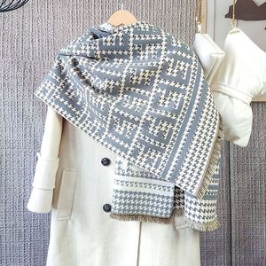 Schals 23 Farben 2023 High-End-Modeschals, warme Herbst- und Winterhalsketten, bedruckte Buchstaben und kalte Schals im Großhandel