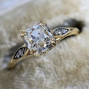 Pierścionki ślubne luksus żeński kwadratowy pierścień modny okrągły żółty złoty kolor dla kobiet urok biały cyrkon kamień zaręczynowy