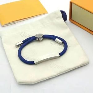 2023 lettera V Ljia Bracciale di alta qualità braccialetto di caffè rosso braccialetto di design braccialetto di titanio acciaio coppia modelli bracciali fornitura di gioielli di moda