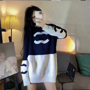 Tasarımcı Sonbahar ve Kış Yeni Moda Markası Küçük Kokulu Rüzgar Çift C harf Jacquard Siyah Beyaz Eşleşen Renk Mizaç Gevşek Örgü Sweater