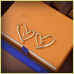 Big Size Women Hoop örhängen Fashion Letter Love Gold Stud Earrings Lady Luxury Designer Heart Earring Brands Smycken Hela 21249L