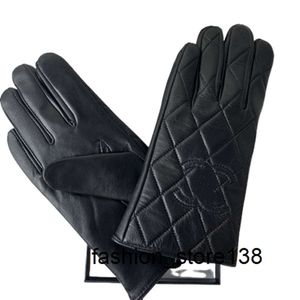 Five Fingers Gloves 2023 Womens leather gloves Designer sheepskin fur integrated cycling warm fingertip gloves