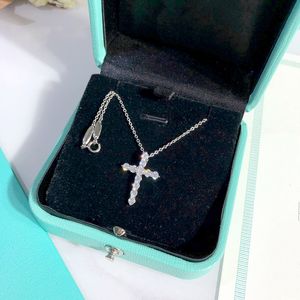 Necklace designer necklace Luxury Necklace diamond Letter Solid Color Design Jewelry Christmas Gift Jewelry Versatile Style Necklace Optional Gift Box very good