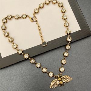 Unisex G Letters Bee Titanium Steel Clavicle Pendant Necklaces Classic Fashion Diamond Brand Designer Hip Hop Jewelry Accessories254S
