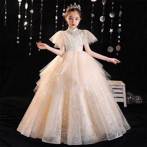 Country Flower Girl Dresses Bow Back White Ivory Ball Jewel Cap Sleeves Golvlängd Girls Pageant Dress Crystal Lace Applique Glänningar Party Gown Tutu kjol 403