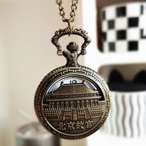 Taschenuhren Uhr Steampunk Quarz mit Kette hohle Herzabdeckung Halskette Bronze Farbe Legierung Fob Uhr Männer ein touristisches Souvenir