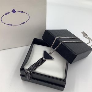 Luxury Symbol Pendant Halsband Fashion för man kvinna högkvalitativ kvinnor fest bröllop fransar trianglar älskare gåva hiphop je278e