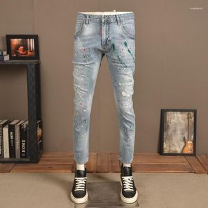 Męskie dżinsy mody mody retro jasnoniebieskie szczupłe stretch rozciągnięte dziurowe spodnie pomalowane designerskie spodnie Hip Hop Hombre
