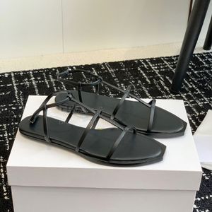 Top qualidade The Row Sandals Heel Cat Torthle Strap Ketten Saltos Roman Roman Simple Fashion Shoes Designer de luxo para mulheres
