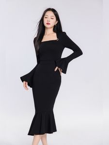 セルフポートレートブラックドレス女性の2023新しいミッドレングスドレス
