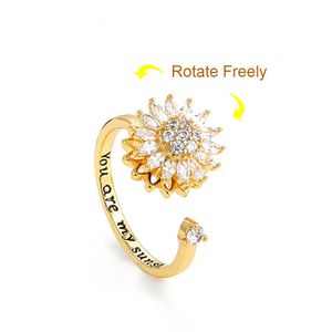 Bröllopsringar Design Rotertable Sunflower Spinner Ring Anti Stress Angst för kvinnor Crystal You Are My Sunshine Flower Gifts 230928