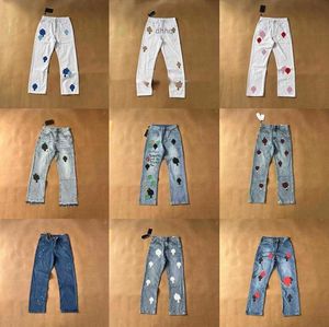 Jeans herrdesigner 2023 trycker män jeans tvärskinn tvättade jean chromeheart med höga midjar älskare lös