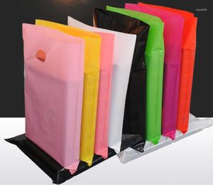 Geschenkpapier Akzeptieren Anpassen des Logos Bunte Plastiktüte Boutique-Träger Einkaufstaschen Schmuckverpackung mit Griff 50 teile / los