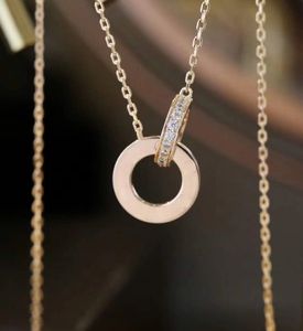 Designer Collana con doppio anello in oro rosa con diamanti pieni, torta rotonda, versione CNC del più squisito Newklace di alta qualità per gioielli da sposa