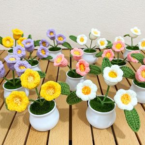 Dekorativa blommor 1pc virka blomma bukett konvallaria majalis orkidé stickad bordsdekoration plastpott hand vävd