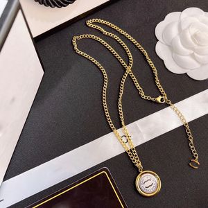 Black Bowknot Flower Gold Plated Luxury Brand Designer Pendants Halsband tillbaka med brev Choker hänge halsband läder kedja smycken tillbehör gåvor ingen låda