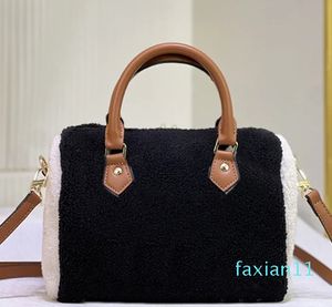 Borsa a mano con cuscino Teddy di design Borsa da donna in tela di lana di agnello Borsa a tracolla a tracolla Sofr Manico superiore in pelle Hardware dorato Tracolla lunga Doppia cerniera